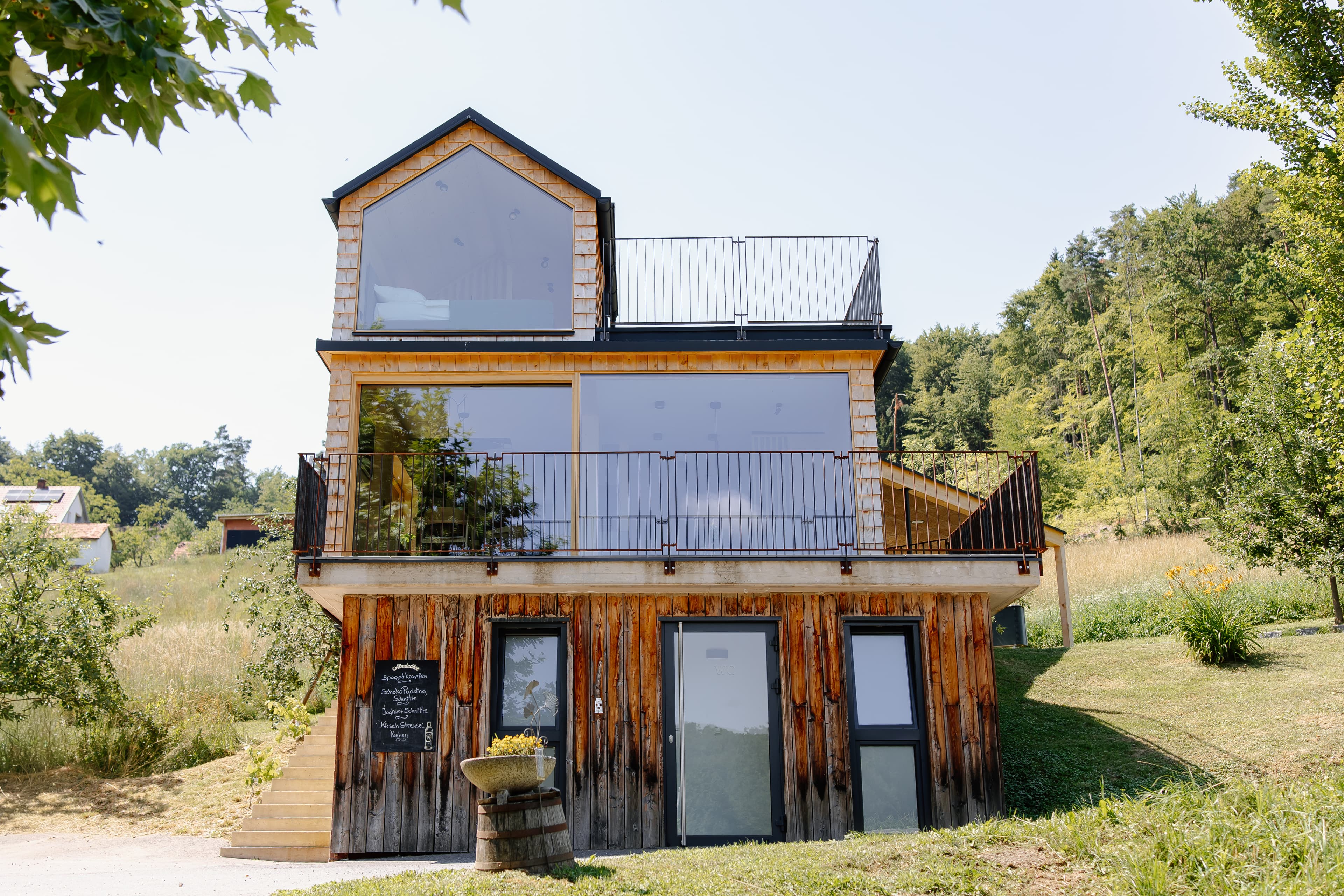 Modernes Ferienhaus in der steirischen Hügellandschaft